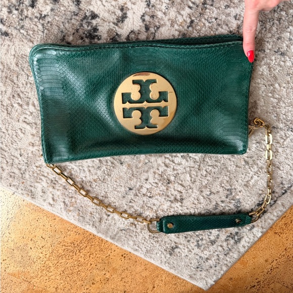 Tory Burch Emerald Green Clutch with Gold Chain - Picture 2 of 4